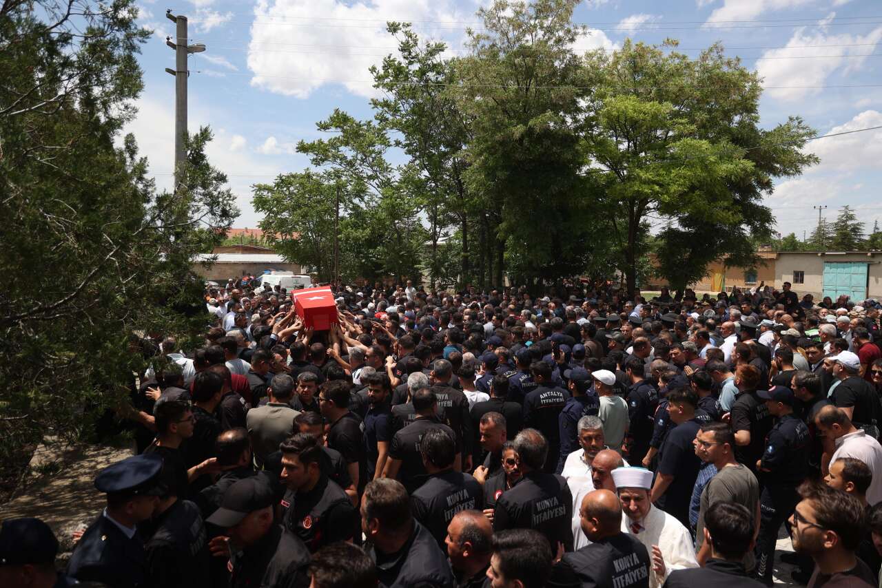 Konya şehidine ağladı! İtfaiyeci Mehmet Tekeli gözyaşlarıyla toprağa verildi 16